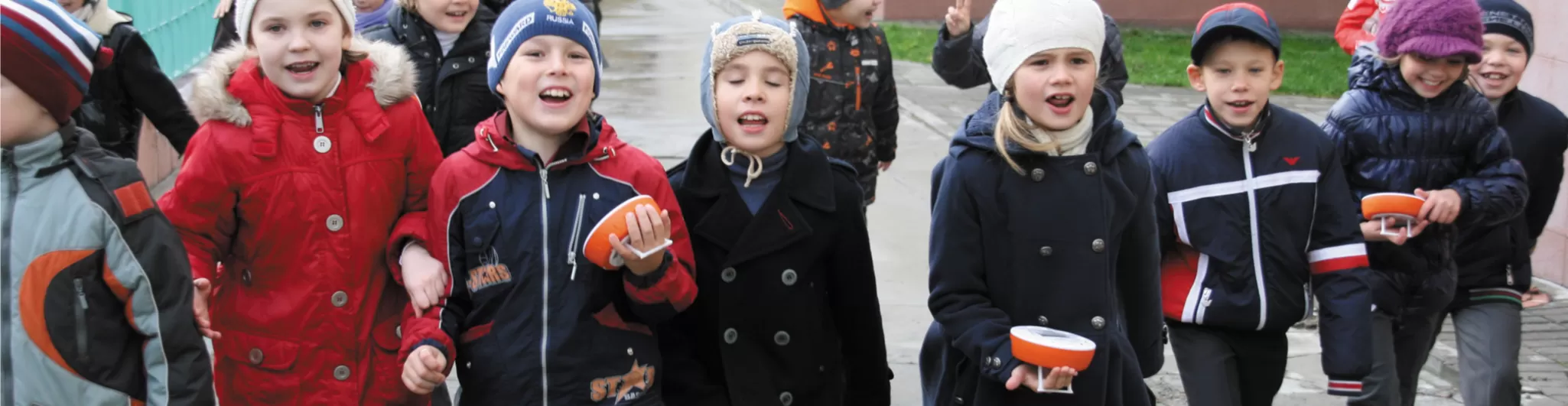 students using Labdisc Portable STEM Labs outside