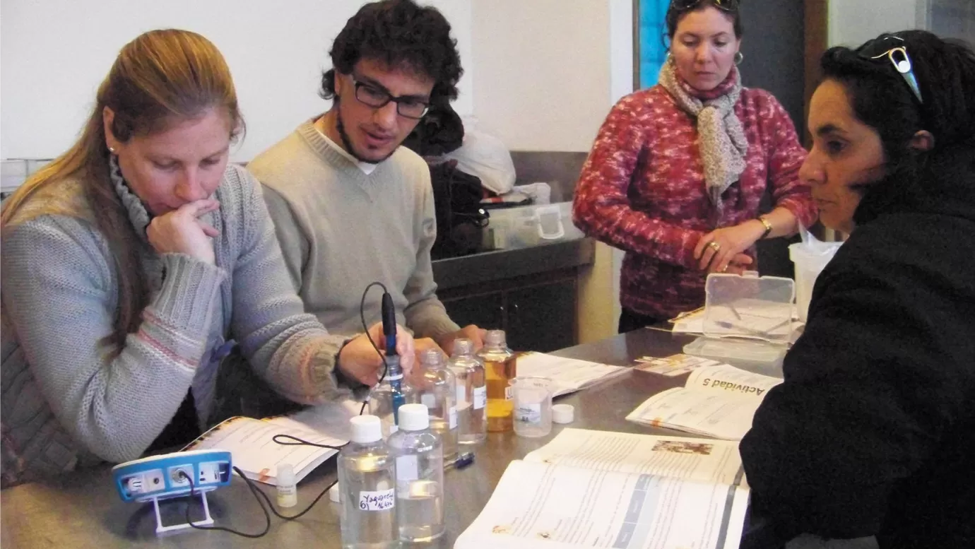 teachers using a Labdisc Portable STEM Lab in a classroom