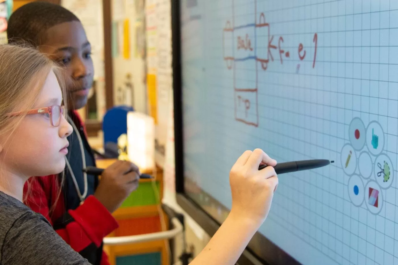 students using a Lynx whiteboard