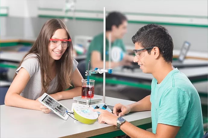 Students using a Labdisc Portable STEM Lab in a Chemistry lab